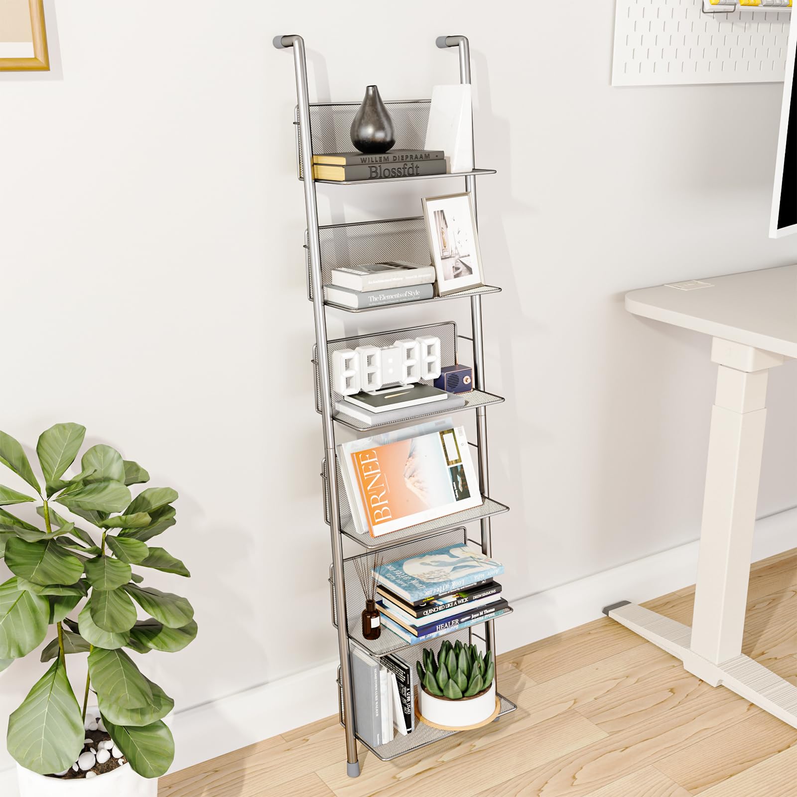 YASICA マガジンラック 雑誌ラック 雑誌棚 スタンディングラダー本棚 6段 省スペース スリム 大容量収納 オープン型書籍展示架 金属製 丈夫な強化構造 ガタつき・変形防止 環境保護塗装で汚れも簡単に拭く 壁面収納 新聞用 商業・家庭両用で幅広いシーンで活躍 34*15.5*135cm (シルバー)
